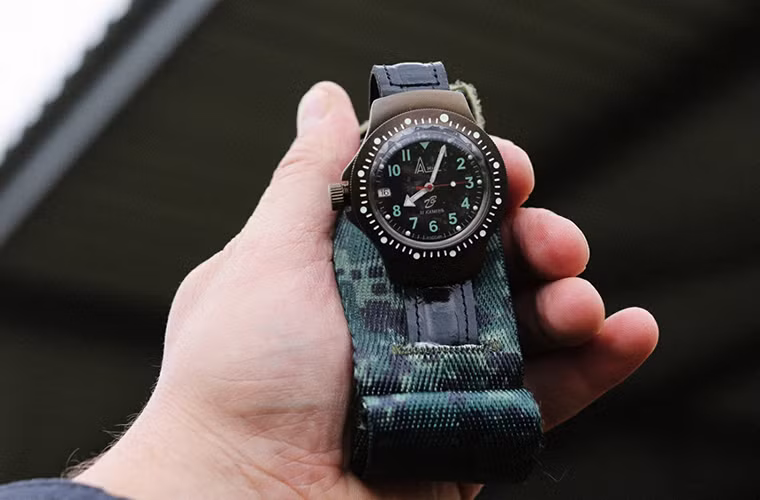 Một mẫu đồng hồ trong bộ quân trang Ratnik, chống nước, chống sốc lẫn va đập và có thể hoạt động dưới nước ở độ sâu hơn 100m.