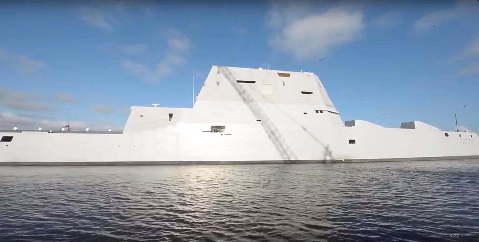 Đây cũng là cơ hội hiếm hoi để chúng ta có thể ngắm nhìn lớp vỏ bọc tàng hình dành cho tàu khu trục có một không hai này ở cự ly gần. Nguồn ảnh: QQ.