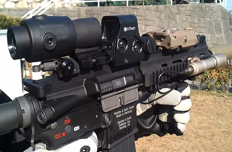 Các nhà phê bình Phương Tây cho rằng, tiềm năng hiện đại hóa của các dòng súng Kalashnikovs là khá thấp và chúng không được thiết kế để có thể nâng cấp vốn là xu hướng chủ đạo trong sản xuất vũ khí của thế kỷ 21. Nguồn ảnh: tvzvezda.