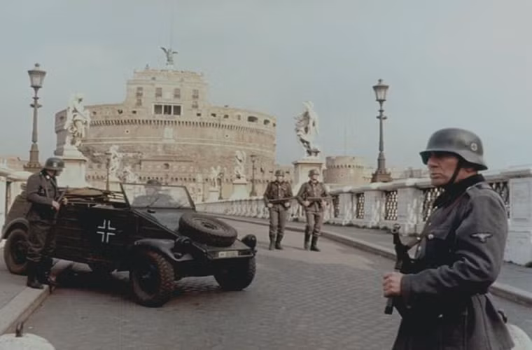 Biến thể đầu tiên của ô tô quân sự Kübelwagen là Type 62 được thử nghiệm trên chiến trường lần đầu tiên vào năm 1939 khi Đức xâm lược Ba Lan và tại đây nó đã tỏ rõ khả năng của mình. Các tướng lĩnh Đức khi đó khá hài lòng với hiệu suất hoạt động của Kübelwagen trên chiến trường nhưng vẫn muốn Porsche cải tiến dòng xe này nhất là tốc độ di chuyển của xe trong điều kiện hành quân có bộ binh.