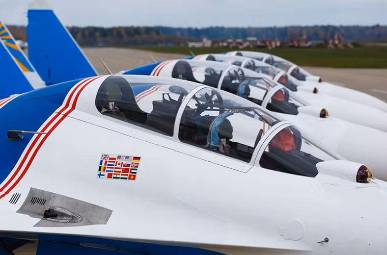 Tất cả những chiếc Su-30SM mới đều là biến thể hai chỗ ngồi với lớp sơn ngụy trang tương tự như những chiếc chiến đấu cơ “Hiệp sĩ Nga” trước đây. Nguồn ảnh: Bộ Quốc phòng Nga