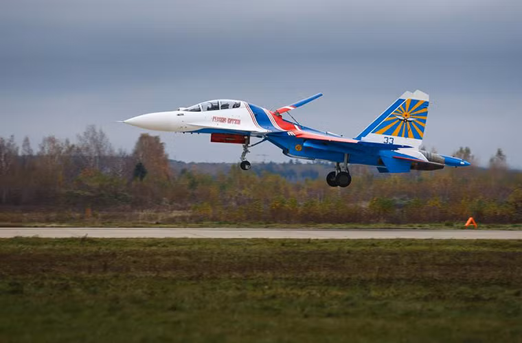 “Hiệp sĩ Nga” lần đầu cất cánh trên những chiếc Su-30SM. Nguồn ảnh: Bộ Quốc phòng Nga.