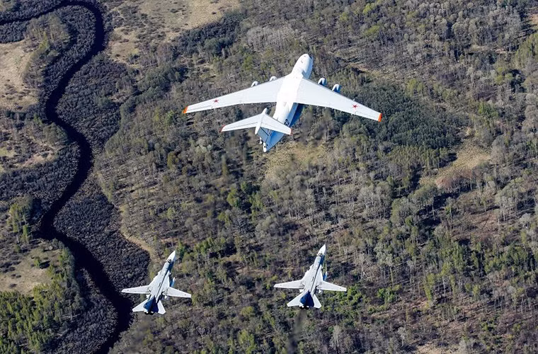 Chỉ tính riêng trong biên chế Không quân Nga hiện tại đã có hơn 100 chiếc IL-76 ở nhiều biến thể khác nhau, bên cạnh đó còn có 39 chiếc IL-476 được Bộ Quốc phòng Nga đặt hàng từ năm 2012 với giá trị lên tới 4 tỷ USD. Nguồn ảnh: QQ.