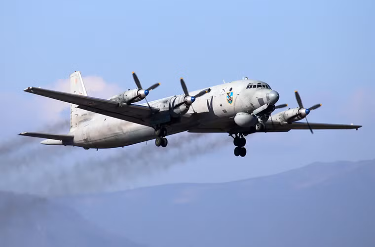 Về khả năng của Il-38, nó được thiết kế dành riêng cho nhiệm vụ tuần tra và chống ngầm tầm xa trên biển. Do đó Il-38 hoạt động hoàn toàn độc lập với tầm bay hiệu quả lên đến 9.500km. Mục tiêu chính của nó vẫn là các tàu ngầm của Mỹ và đồng mình hoạt động tại vùng biển Thái Bình Dương trong suốt Chiến tranh Lạnh.