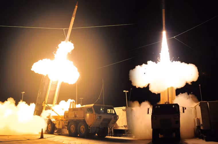 Với những thông số ấn tượng như vậy, các mục tiêu bay bao gồm máy bay ném bom, máy bay tác chiến điện tử, máy bay chỉ huy cảnh báo, máy bay chiến thuật, cùng với các loại tên lửa từ đạn đạo tới hành trình sẽ dễ dàng bị THAAD vô hiệu hóa trước khi chúng tới được đích.