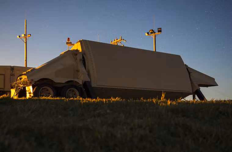 Trái tim của hệ thống chính là radar 3D tìm kiếm mục tiêu và điều khiển họa lực AN/TPY-2. Đây chính là loại radar mặt đất trang bị cho hệ thống phòng không đánh chặn mạnh nhất hiện nay trên thế giới.