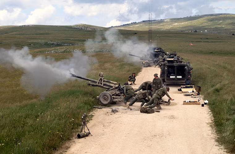 Lựu pháo 105mm LG1 là một trong những dòng pháo khá nổi tiếng của Nexter với tên gọi trước đây là GIAT LG1. Biến thể LG 1 Indonesia mới đưa vào trang bị là Nexter LG1 Mk III được nâng cấp từ LG1 Mk II. Tuy nhiên dòng pháo kéo này lại không mấy phổ biến trên thế giới. Nguồn ảnh: Armstrade.