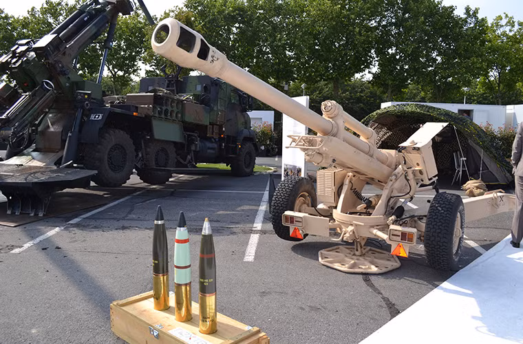 Như đã nói ở trên, lợi thế lớn nhất của LG1 Mk III chính là khả năng cơ động của nó với trọng lượng chỉ 1.5 tấn và mẫu pháo này hoàn toàn phù hợp với các lực lượng yêu cầu khả năng tác chiến cơ động như Lính thủy Đánh bộ Indonesia. Dù vậy nhỏ gọn không có nghĩa LG1 Mk III thiếu sức mạnh hỏa lực. Nguồn ảnh: Milinfo.