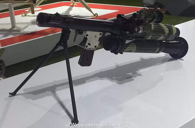 Sự xuất hiện của Type 69-1 tại Chu Hải được xem là cách Norinco giới thiệu mẫu súng chống tăng này tới các khách hàng tiềm năng của mình, khi RPG-7 vẫn là mẫu vũ khí bộ binh phổ biến nhất thế giới và xuất hiện ở hầu hết mọi cuộc xung đột từ Ukraine cho tới Trung Đông. Trong ảnh là biến thể rút gọn của Type 69-1 có tên là Type 2004 dành cho các đơn vị tác chiến đặc biệt. Nguồn ảnh: QQ.