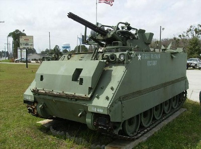 Hệ thống pháo là khẩu M168-biến thể của khẩu M61 Vulcam cỡ nòng 20mm, pháo có tốc độ bắn 3.000 phát/phút. Góc nâng từ -5 đến +80 độ. Tầm bắn tối đa 5km. Nguồn ảnh: Waymarking