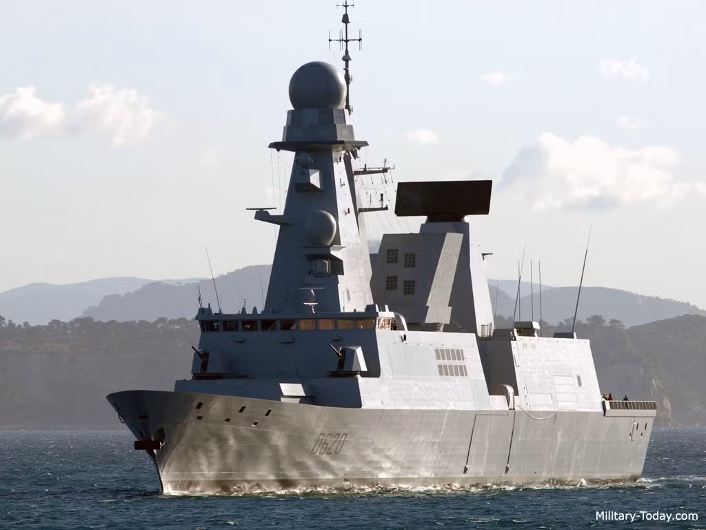  Số 10: Horizon, Italy. Đây là dự án hợp tác giữa Anh, Pháp và Italy. Sau đó Anh rút khỏi dự án và phát triển Type-45. Thiết kế thủy động lực học của Horizon rất giống với Type-45 của Anh. Điểm khác là đỉnh cột buồm lắp radar EMPAR với tầm trinh sát gần 500 km.