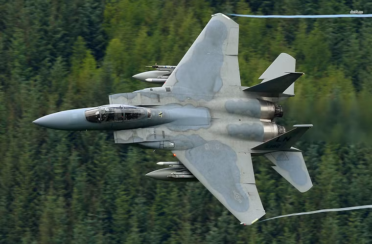 F-15E được phát triển từ những năm 1980 với nhiệm vụ chính là dành ưu thế trên không cho Không quân Mỹ, nó có thể hoạt động trong mọi điều kiện thời tiết và thực hiện nhiều loại nhiệm vụ khác nhau từ đánh chặn, không chiến cho đến tấn công mặt đất.