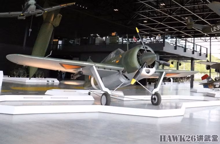 Tiêm kích Brewster B-339 của Mỹ trong biên chế Không quân Hà Lan.