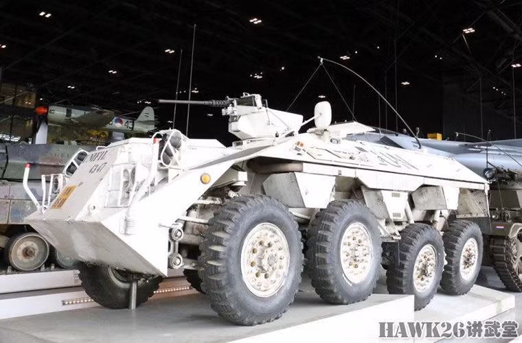 Hà Lan cũng có những thiết bị quân sự do nước này tự chế tạo trong giai đoạn 1950, điển hình trong số đó có thể kể tới xe bọc thép chở quân DAF YP-408 tuy nhiên khả năng tác chiến của dòng xe bọc thép này cũng khá hạn chế.