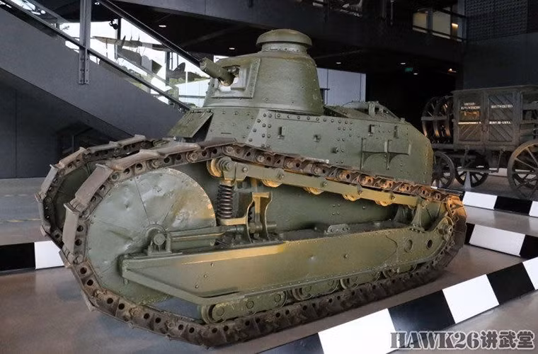 Xe tăng hạng nhẹ Renault FT-17 do Pháp chế tạo được Quân đội Hà Lan sử dụng trong giai đoạn sau Chiến tranh Thế giới thứ 1.