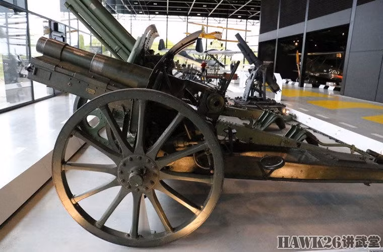 Lựu pháo Krupp 120mm do Đức chế tạo vào năm 1910.