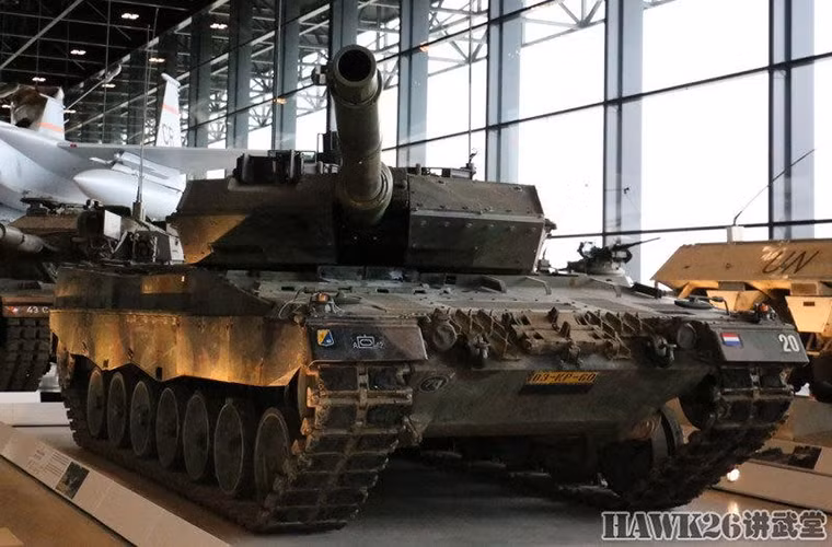 Bảo tàng quân sự quốc gia Hà Lan là một trong những bảo tàng quân sự mới nhất của Châu Âu. Nó được xây mới từ năm 2012 mở cửa lần đầu tiên vào cuối năm 2014. Đây là nơi trưng bày các loại vũ khí từng và đang phục vụ trong biên chế Quân đội Hà Lan, trong đó có cả xe tăng chiến đấu chủ lực Leopard 2A6 lẫn tiêm kích đa năng F-16.