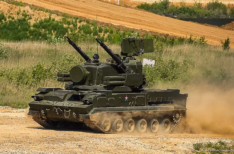 Ngoài ra, 2k22-M1 Tunguska cũng tích hợp thêm hệ thống chiếu xạ và đo xa mục tiêu bằng tia laser. Nguồn ảnh: wiki