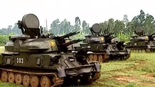 Vũ khí chính là tổ hợp 4 pháo bắn nhanh cỡ nòng 23mm, có khả năng tạo ra màn mưa lửa với 4.000 viên/phút. Lượng đạn sẵn sàng khai hỏa 2.000 viên. Những nâng cấp mới vẫn cho phép hệ thống huyền thoại này hoạt động thêm một thời gian dài nữa. Nguồn ảnh: QĐND