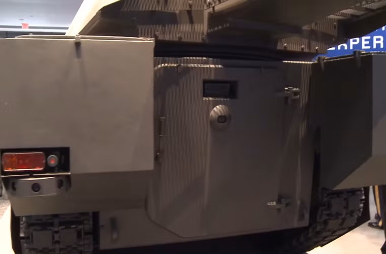 Vấn đề được đặt ra ở đây là liệu Quân đội Mỹ có cần tới một phương tiện chiến đấu như “Griffin” khi nó chỉ có thể đối đầu với lực lượng cơ giới hạng nhẹ của kẻ địch hay cụ thể hơn ở đây là Nga. Thậm chí các dòng pháo tự hành chống tăng của Nga còn mạnh mẽ hơn “Griffin”, lớp giáp chính của nó chỉ có thể chống lại được đạn xuyện giáp 7.62mm chứ chưa nói đến các loại đạn chống tăng cỡ lớn hiện tại.