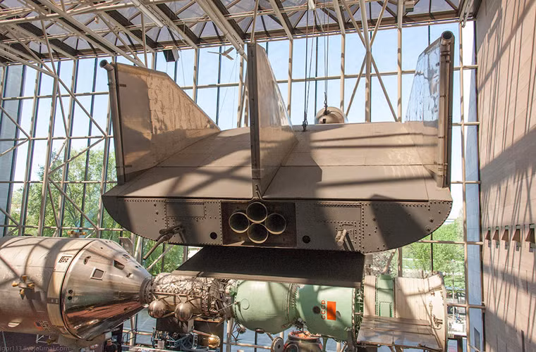 Nói đúng hơn M2-F3 là mẫu tên lửa có người lái khi nó không sở hữu bất kỳ đôi cánh nào ngoại trừ cánh đuôi điều hướng và thứ duy nhất giúp M2-F3 có thể bay được chính là hệ thống động cơ đặc biệt Reaction Motors XLR-11 của nó. Nguồn ảnh: QQ