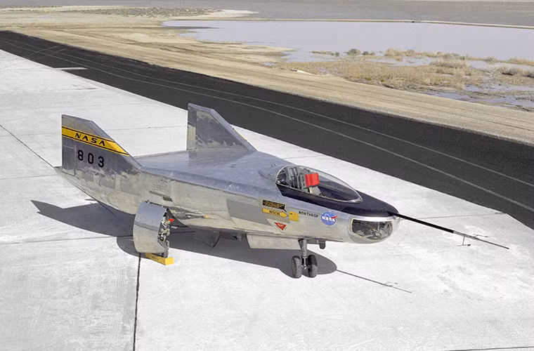 Thoạt nhìn nhiều người sẽ cho rằng M2-F3 là một mẫu xe hơi tương lai nào đó được chế tạo trong những năm 1970. Tuy nhiên nó lại là một mẫu phương tiện bay phục vụ cho chương trình nghiên cứu không gian của Cơ quan Hàng không và Vũ trụ Mỹ (NASA) trong giai đoạn này. Tất nhiên với thiết kế như vậy, M2-F3 chỉ dừng lại ở một mẫu phương tiện bay thử nghiệm và khó có thể tiến xa hơn. Nguồn ảnh: QQ