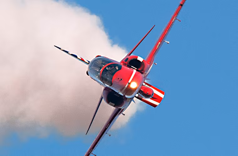 Tên gọi đầy đủ của BAE Hawk là BAE Systems Hawk - nó đã trải qua ba đời chủ sở hữu khác nhau từ năm 1974 cho đến nay và hiện tại thuộc quyền sở hữu của tập đoàn BAE Systems của Anh. Từ năm 1974 cho đến nay đã có hơn 1.000 chiếc BAE Hawk được chế tạo.