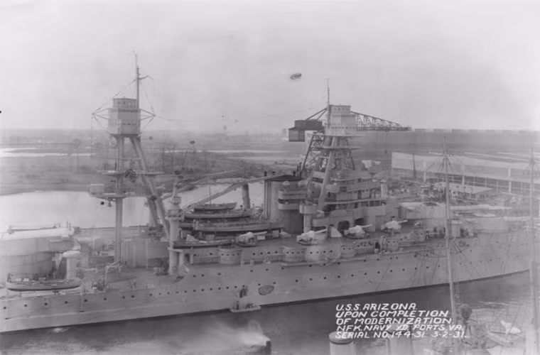 Trong ảnh là quá trình nâng cấp USS Arizona tại vào năm 1931 tại xưởng đóng tàu hải quân Norfolk. Nguồn ảnh: War History