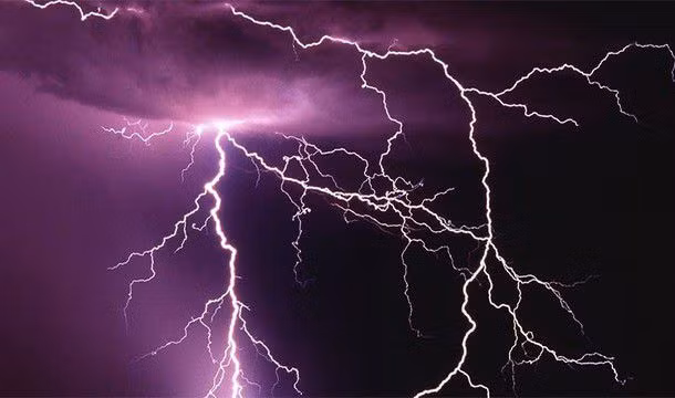 20- Thành phố Brescia của Italy bị sét đánh trong một trận mưa bão vào năm 1769. Điều đáng tiếc là sét lại đáng trúng một kho lưu trữ thuốc súng rất lớn khiến nó phát nổ gây ra cái chết của gần 3.000 sinh mạng.