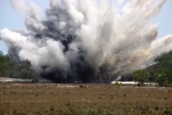 2-Năm 1916 tại trận Somme trong Thế chiến thứ 1 khoảng 3 tấn thuốc nổ đã phát nổ. Vụ nổ lớn tới nỗi ngay cách xa địa điểm nổ tận London vẫn nghe thấy rõ.