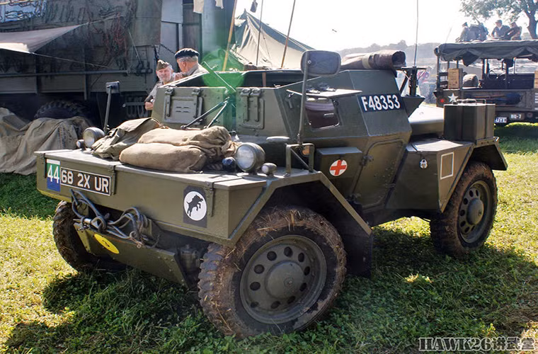 Dù nước Anh sở hữu khá nhiều mẫu xe bọc thép khác nhau trong CTTG 2 nhưng tính năng của chúng lại bị đánh giá khá tệ và hầu như thiếu khả năng chiến đấu.