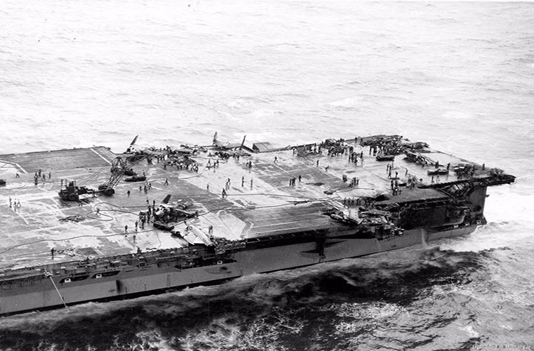 Trong tình trạng thông thường USS Enterprise chỉ mang theo tối đa 60 máy bay quân sự các loại cùng thủy thủ đoàn gần 5.000 người. Các ghi chép về sự cố 14/01/1969 cũng được Hải quân Mỹ công bố khá hạn chế nhưng khi xảy ra tai nạn tàu USS Enterprise đang hoạt động ngoài khơi Hawaii cách bờ 120km.