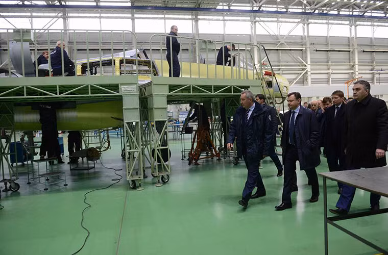 Dòng sản phẩm chính của Lukhovitsy vẫn là mẫu tiêm kích MiG-29 và các biến thể của nó nhưng trong tương lai sẽ là MiG-35. Ngoài ra nhà máy này cũng hỗ trợ sửa chữa bảo dưỡng các dòng chiến đấu cơ MiG khác có trong biên chế Không quân Nga. Nguồn ảnh: Dmitry Rogozin.