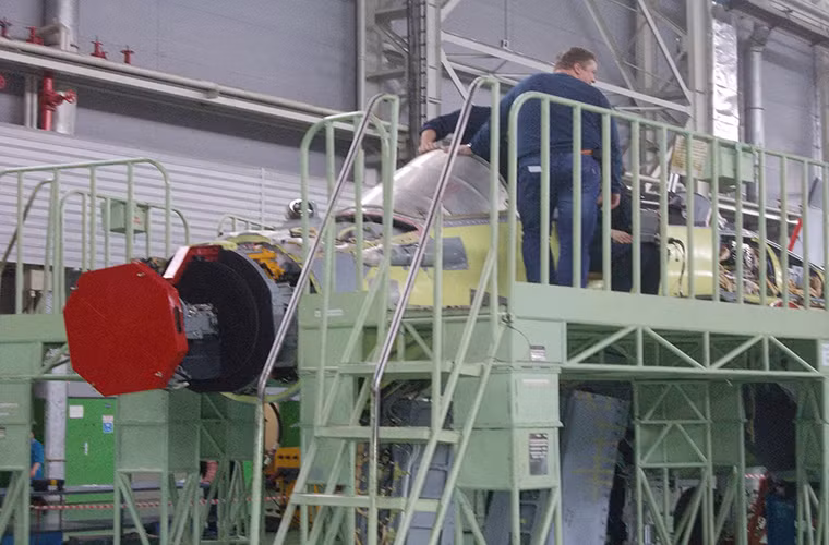 Chiếc MiG-29K trong hình được sản xuất cho Hải quân Ấn Độ và nó được trang bị hệ thống radar Zhuk-ME biến thể xuất khẩu của Zhuk-M. Nguồn ảnh: BMPD.