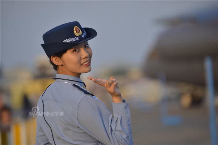 Phút tạo dáng đáng yêu trước ống kính. Ảnh: Sina