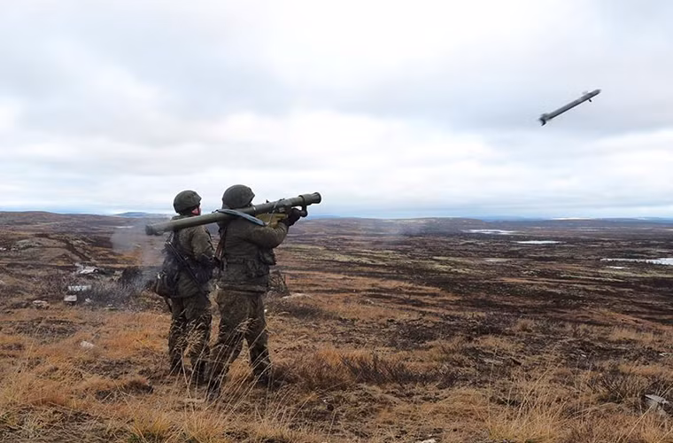 Hình ảnh một tổ đội phòng không với tên lửa phòng không vác vai Igla. Nguồn ảnh: Bộ Quốc phòng Nga.