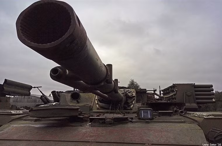 Nằm cạnh Object 781 là Object 782 cũng được thiết kế với mục đích hỗ trợ chiến đấu cho các dòng xe tăng chủ lực. Nó được trang bị hệ thống vũ khí tương tự như xe chiến đấu bộ binh BMP-3 với tháp pháo chính 100mm cùng pháo đồng trục 30mm và súng phóng lựu tự động 40mm kíp chiến đấu của nó lên tới 5 người. Nguồn ảnh: Lana_Sator