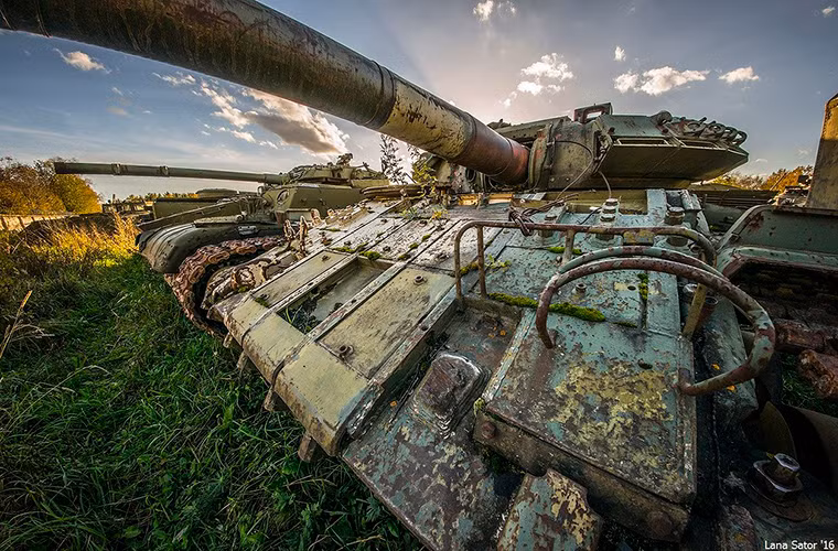 Một mẫu xe tăng với phần tháp pháo bị gỡ hết sạch thiết bị bao ngoài. Nguồn ảnh: Lana_Sator