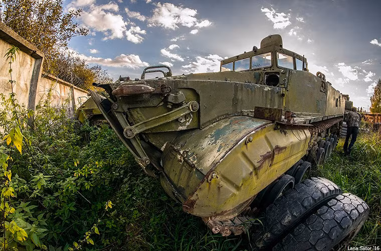 Một mẫu xe bọc thép nào đó phục vụ trong quá trình thử nghiệm động cơ, nó không được trang bị tháp pháo mà thay vào đó là một buồng điều khiển nhỏ giúp lái xe có thể nhìn ra bên ngoài. Nguồn ảnh: Lana_Sator