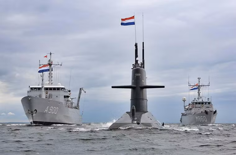 Walrus là lớp tàu ngầm tấn công tiên tiến nhất của Hải quân Hà Lan, do nước này tự thiết kế vào chế tạo bởi công ty đóng tàu Rotterdamsche Droogdok Maatschappij (RDM). Tàu ngầm Walrus thực tế là một sản phẩm từ thời Chiến tranh Lạnh khi nó được bắt đầu phát triển vào những năm 1980 khi NATO tăng cường biên đội tàu ngầm của mình để đối phó với Liên Xô. Nguồn ảnh: Reddit.