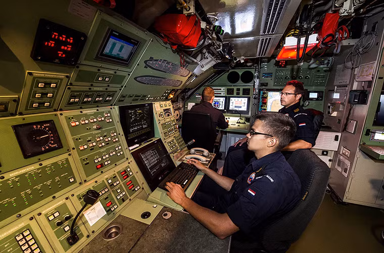 Lớp Walrus có lượng giãn nước tối đa khi lặn là 2.650 tấn và khi nổi là 2.350 tấn, nó có thủy thủ đoàn tối đa 55 người và có thể hoạt động liên tục từ 30-45 ngày với tầm hoạt động hơn 18.000km ở vận tốc 9 hải lý/giờ.