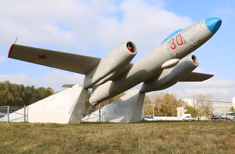 Theo Arms-Expo, hôm 5/10 Trung tâm nghiên cứu và đào tạo không quân Chelyabinsk - học viện không quân đầu ngành của Nga tại vùng Viễn Đông đã chính thức kỷ niệm 80 năm thành lập đánh dấu chặng đường không ngừng phát triển và lớn mạnh của trung tâm này.