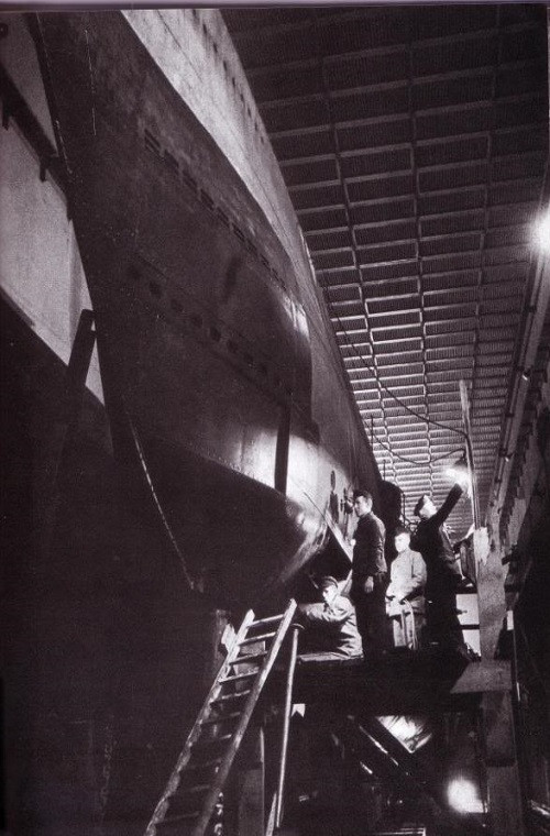 Bên cạnh việc cất giấu các tàu ngầm của Đức U-Boot Bunker còn được sử dụng làm nơi đóng mới hoặc sửa chữa tàu ngầm trong suốt chiến tranh. Dù vậy không phải U-Boot Bunker nào cũng có thể được hoàn thành với cường độ không kích ngày càng gia tăng của quân Đồng Minh trong giai đoạn sau năm 1940. Nguồn ảnh: War History.