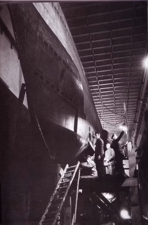 Bên cạnh việc cất giấu các tàu ngầm của Đức U-Boot Bunker còn được sử dụng làm nơi đóng mới hoặc sửa chữa tàu ngầm trong suốt chiến tranh. Dù vậy không phải U-Boot Bunker nào cũng có thể được hoàn thành với cường độ không kích ngày càng gia tăng của quân Đồng Minh trong giai đoạn sau năm 1940. Nguồn ảnh: War History.