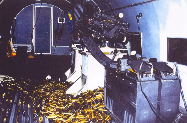 Về hệ thống vũ khí, BT-67 thực sự không có nhiều lựa chọn một phần do thiết kễ lỗi thời của nó, trang bị tiêu chuẩn của mẫu cường kích này vẫn sẽ là súng máy hạng nhẹ từ 7.62mm đến 12.7mm hoặc tối đa là pháo tự động 20mm. Trong trường hợp của Philippines thì việc trang bị ba súng máy M134 Minigun trên BT-67 là hiệu quả nhất.