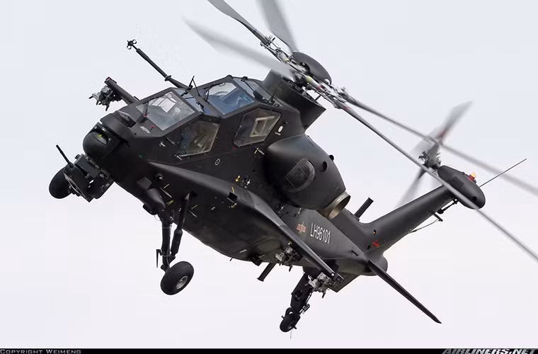Còn dòng trực thăng tấn công WZ-10 được Trung Quốc phát triển trong những năm 1990 với chuyến bay thử nghiệm đầu tiên vào năm 2003, tuy nhiên phải đến tận năm 2012 nó mới được Không quân Trung Quốc đưa vào trang bị và chỉ sau 4 năm phi đội trực thăng này của Trung Quốc đã lên tới con số 100 chiếc.
