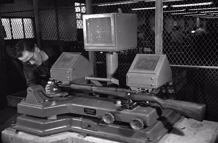 Bên cạnh việc là mẫu súng trường bán tự động đầu tiên của Quân đội Mỹ, M1 Garand còn là mẫu súng đầu tiên được chính phủ Mỹ đặt hàng sản xuất hàng loạt với hơn 6 triệu khẩu được chế tạo trong giai đoạn từ 1936 cho đến khi kết thúc hoàn toàn vào năm 1980.