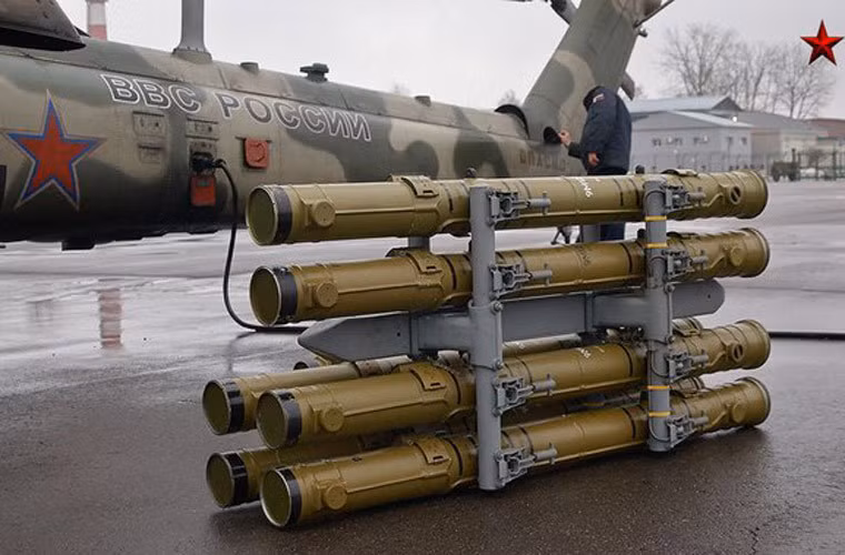 Tên lửa chống tăng dẫn đường 9M120 Ataka được trang bị trên các dòng trực thăng tấn công Nga từ khá lâu và không chỉ có trực thăng nó còn được triển khai trên nhiều nền tảng khác. Ataka có tầm bắn hiệu quả 6km và được dẫn đường bằng bằng hệ thống SACLOS với khả năng tấn công chính xác mục tiêu gần như 100% ở khoảng cách 4km.