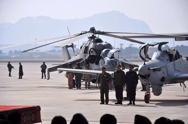 Với áp lực bàn giao hiện tại thì Embraer SNC nhiều khả năng phải hợp tác với công ty chính là Embraer Defense &amp; Security của Brazil nơi phát triển Super Tucano nhằm đẩy nhanh thời gian hoàn tất hợp đồng cho Afghanistan trong năm 2018.