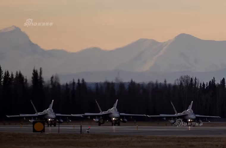 Trong tất cả các dòng tiêm kích từng được trang bị cho Hải quân Mỹ thì F/A-18 được đánh giá là mẫu chiến đấu cơ thành công nhất. Nguồn ảnh: Sina